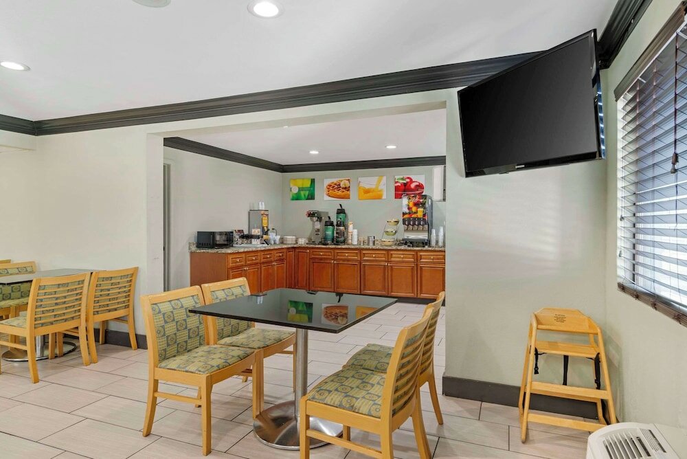 Фото Quality Inn & Suites Morrow Atlanta South