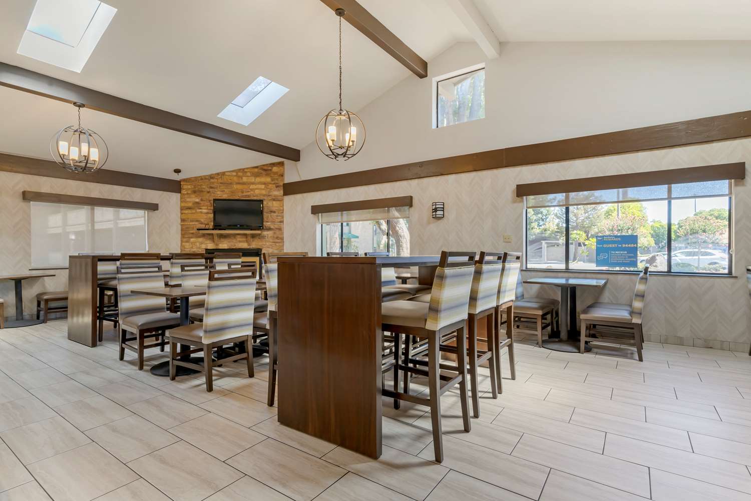 Фото Best Western Plus Forest Park Inn