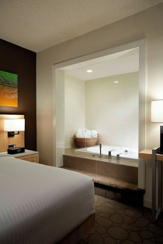 Фото Delta Hotels by Marriott Prince Edward