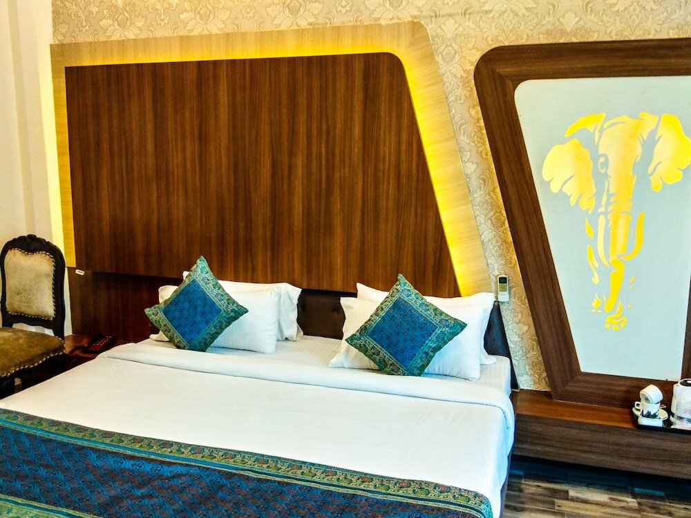 Фото Dwivedi Hotels Sri Omkar Palace