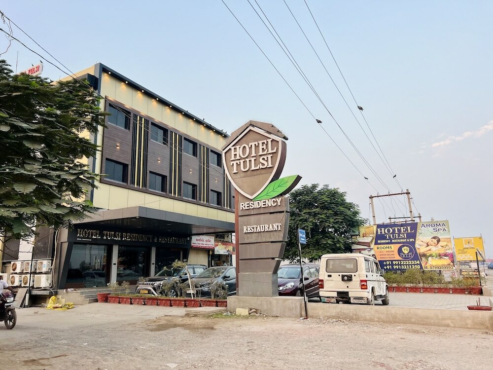 Фото Hotel Tulsi Residency