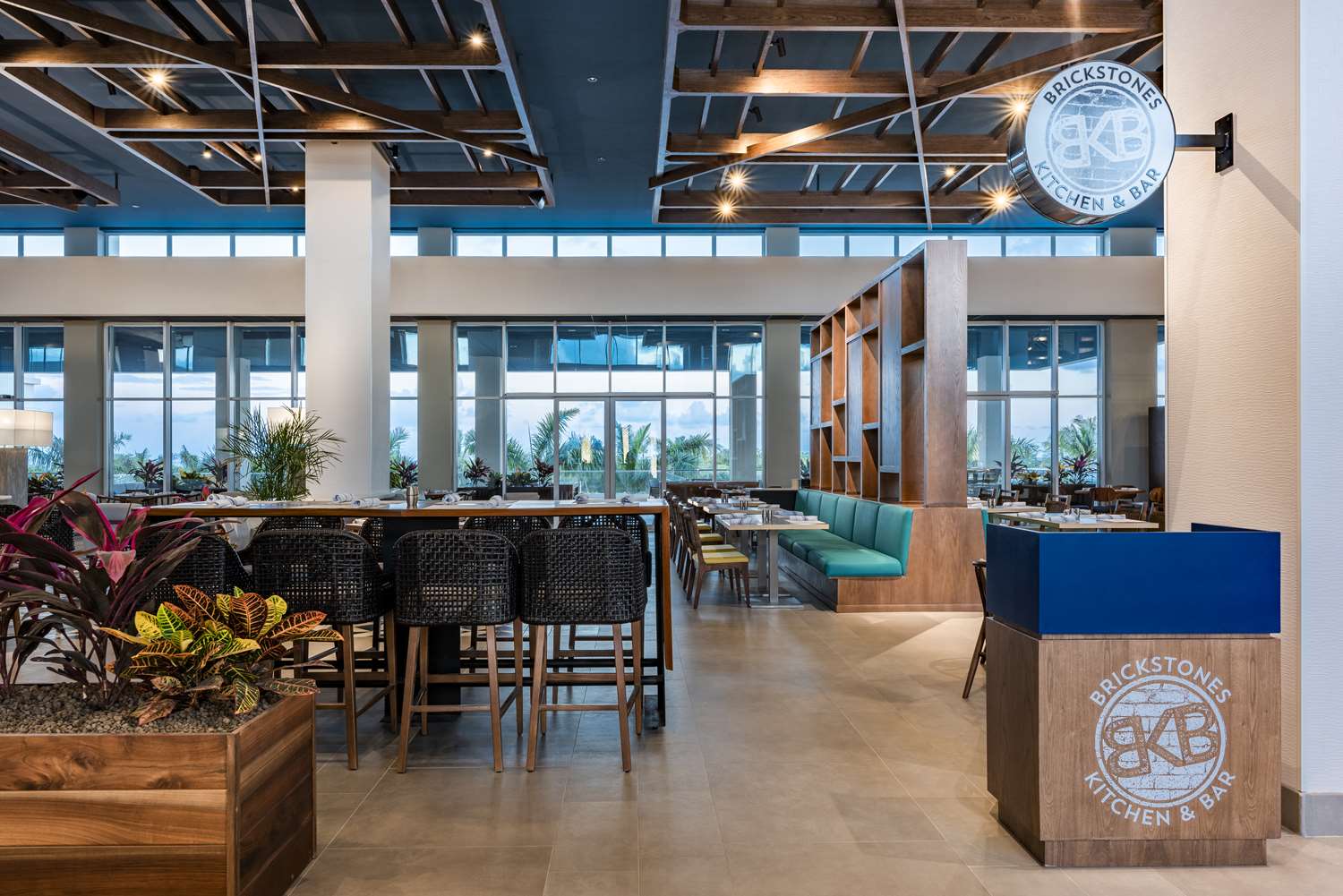 Фото Embassy Suites by Hilton Aruba Resort