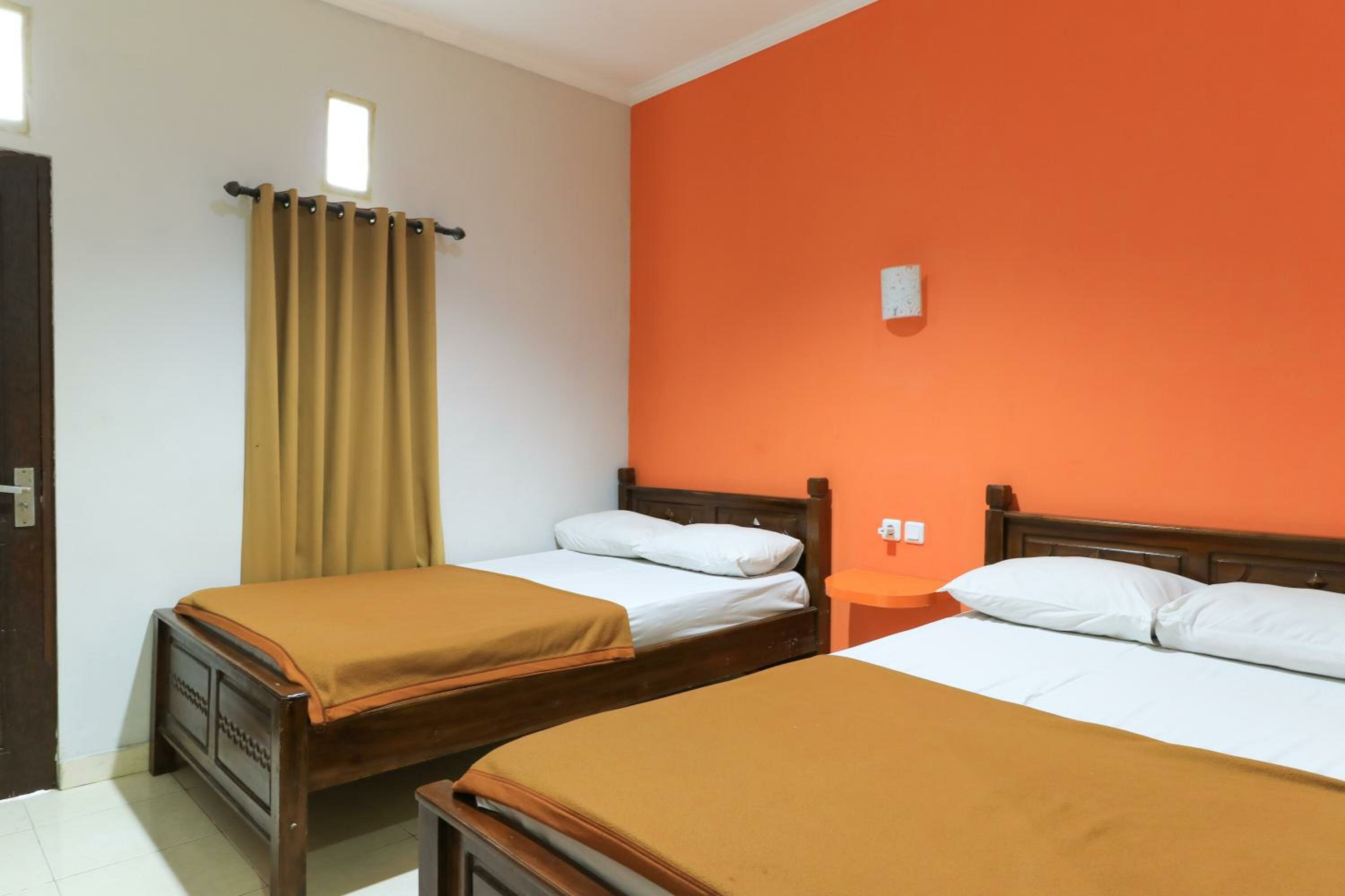 Фото Hotel Warta Putra