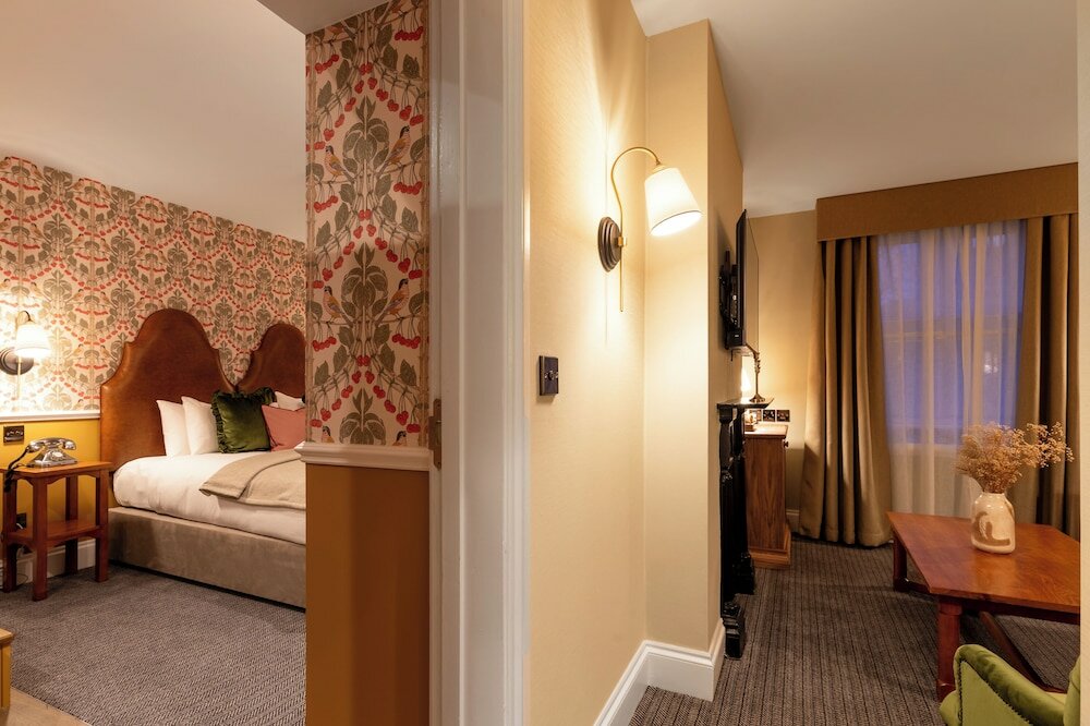 Фото The Drayton Court Hotel