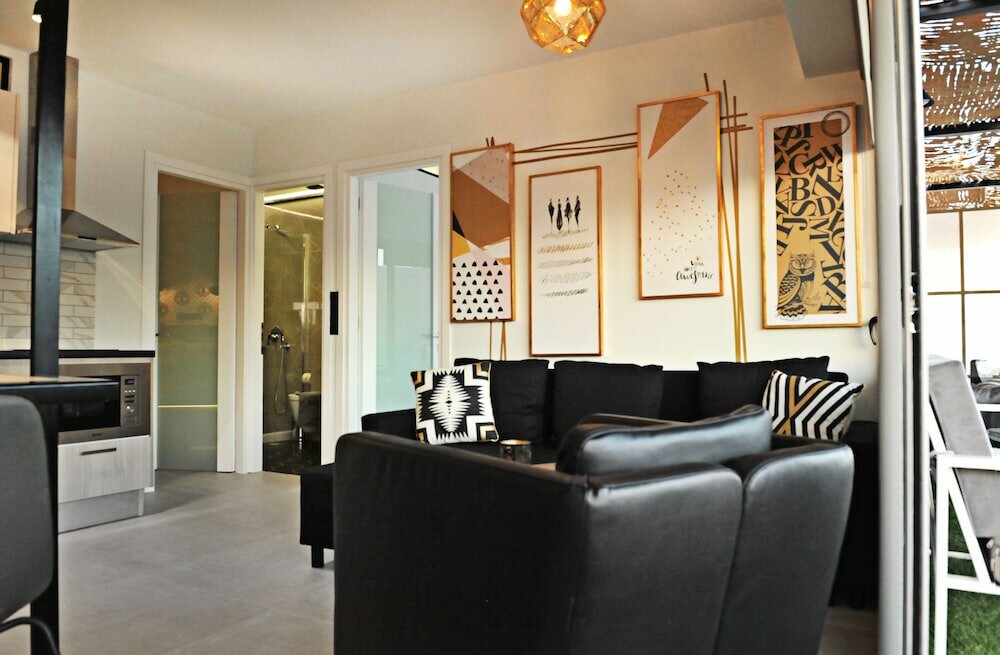 Фото The Athenians Art Apartments