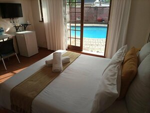 Гостиница Nqabanqaba B&b