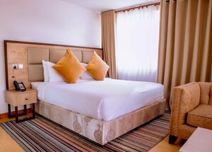 The Warwick Hotel (Eastern Province, Mount Kenya 5199 meters), hotel