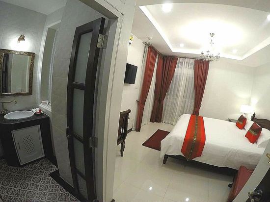 Фото The Velvet Orchid