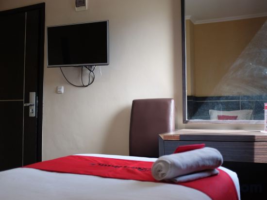 Фото RedDoorz Plus @ Thamrin