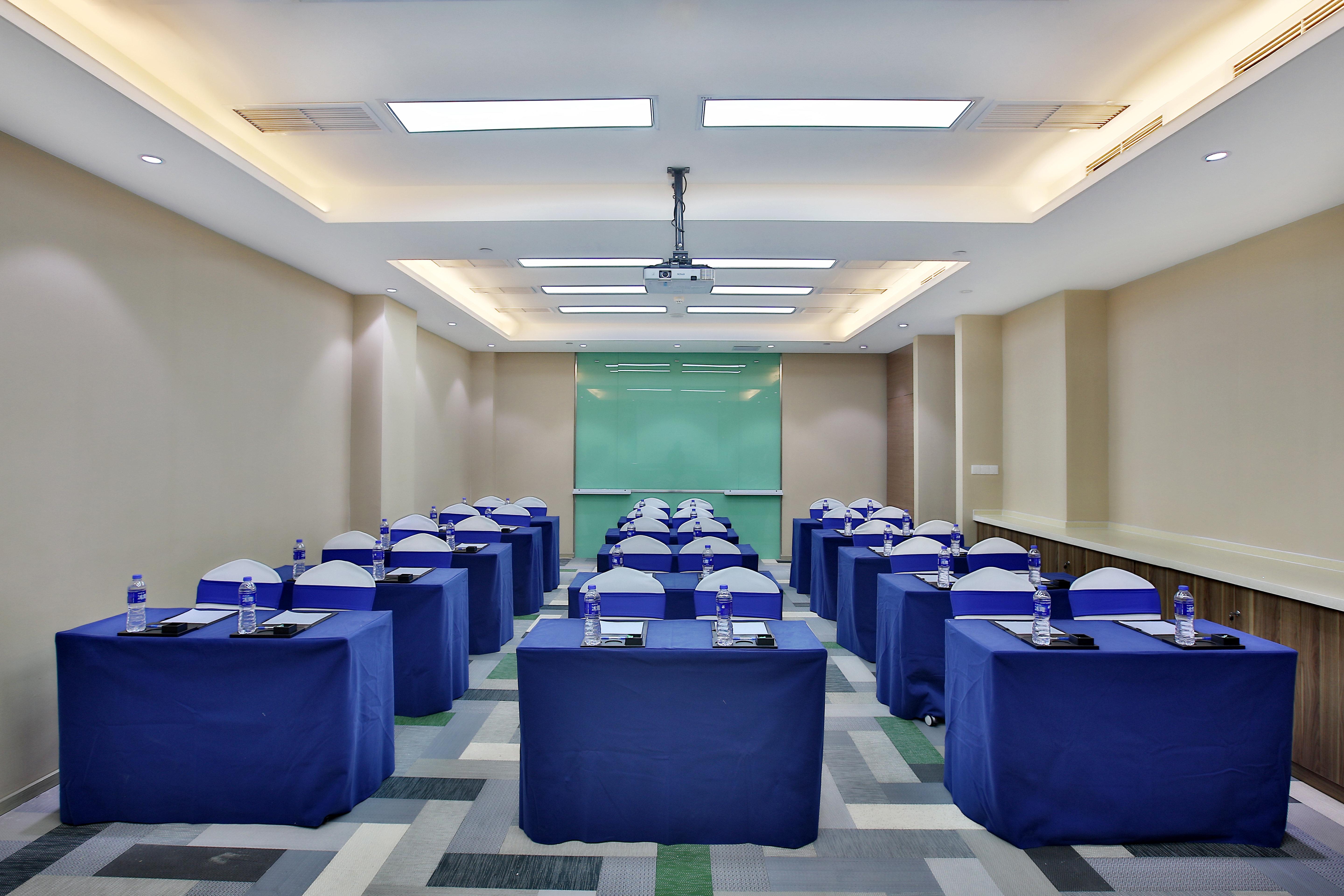 Фото Holiday Inn Express Langfang Park View