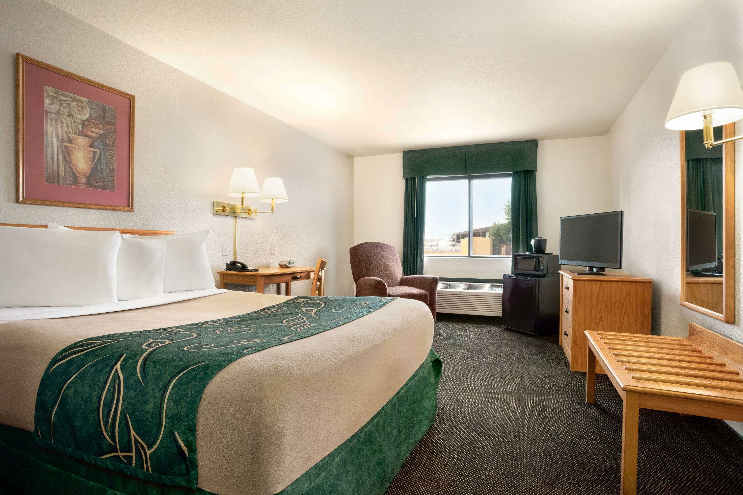 Фото Travelodge by Wyndham Cheyenne