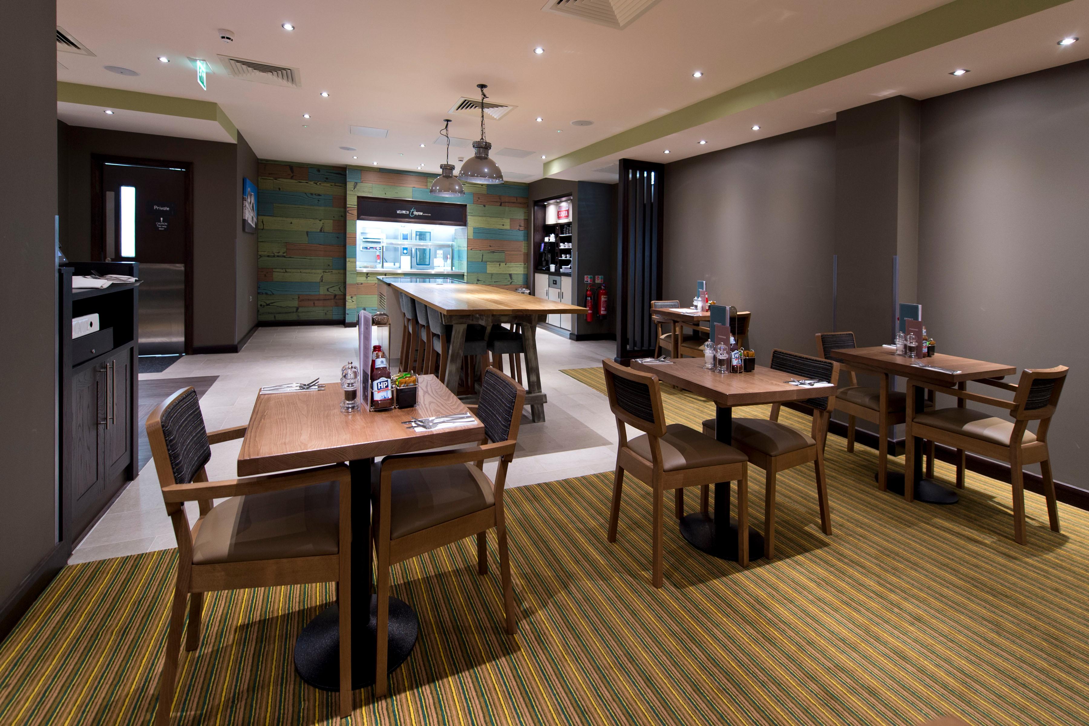 Фото Premier Inn London Southgate