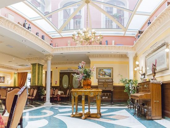 Фото Отель Reina Cristina