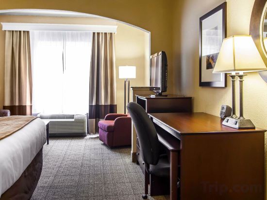 Фото Comfort Suites near Route 66