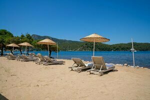 Гостиница Chillos Beach Hotel & Lounge в Орхание