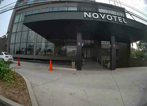 Гостиница Novotel в Санта-Крус-де-ла-Сьерра