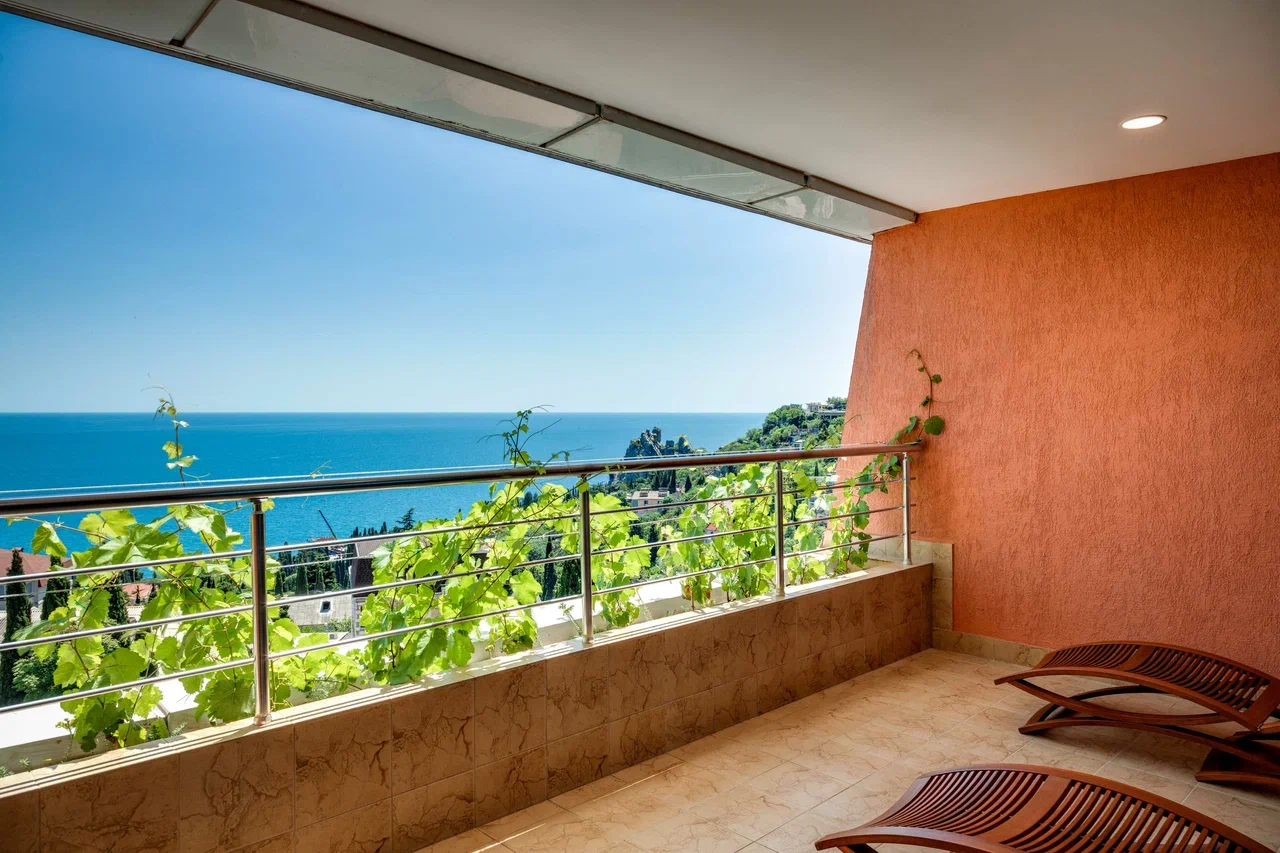 Фото Фамилия Делюкс