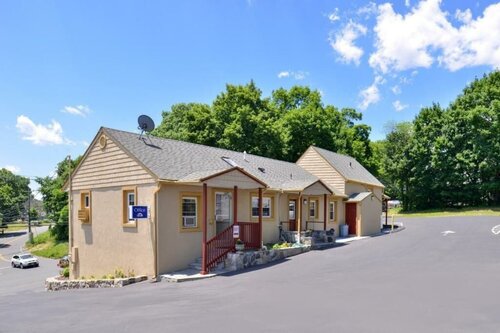 Гостиница Golden Hill Inn Danbury в Данбери
