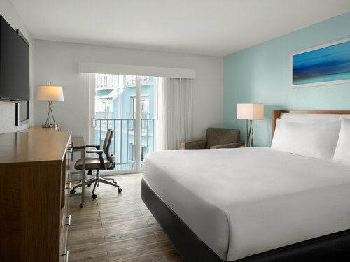 Гостиница Courtyard by Marriott Nassau Downtown/Junkanoo Beach в Нассау
