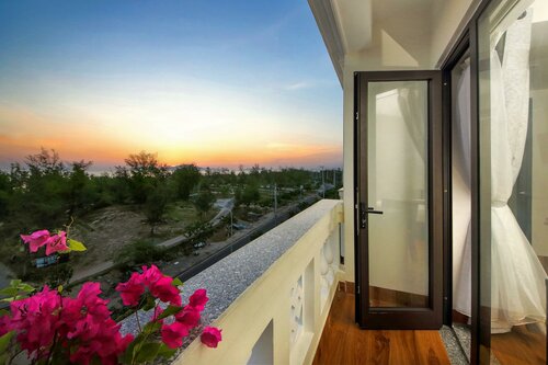 Гостиница Viet Long Hoi An Beach Hotel в Хойане