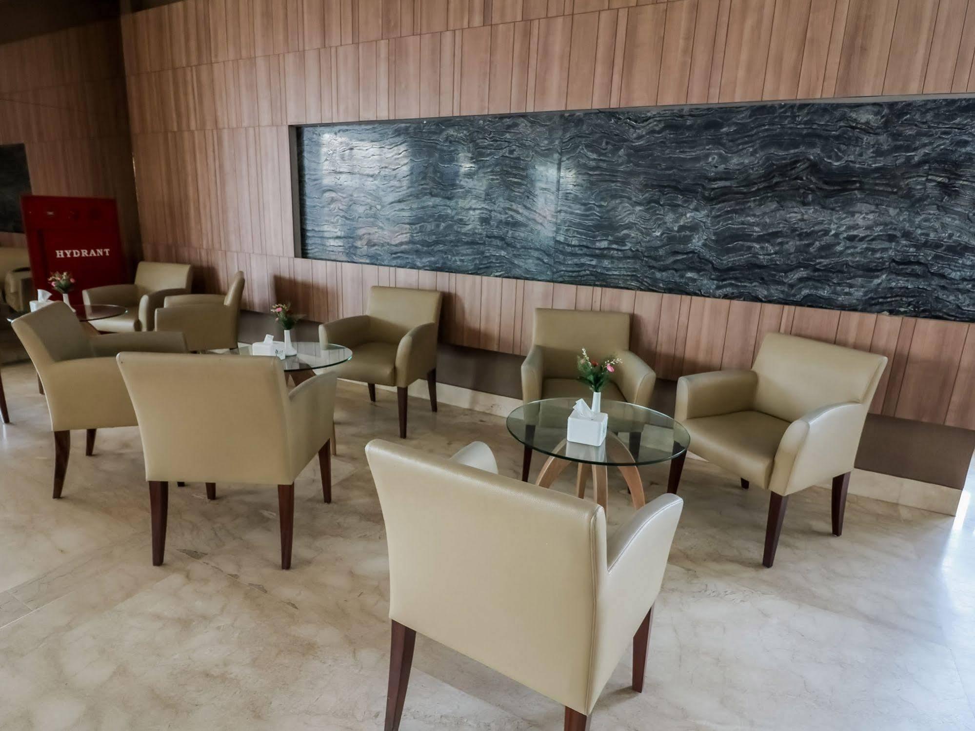 Фото Hotel 61 Medan
