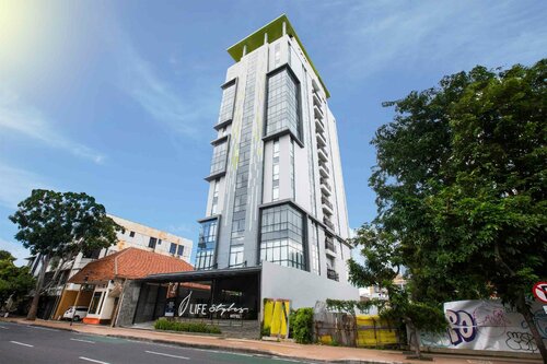 Гостиница The Life Styles Hotel Surabaya в Сурабае