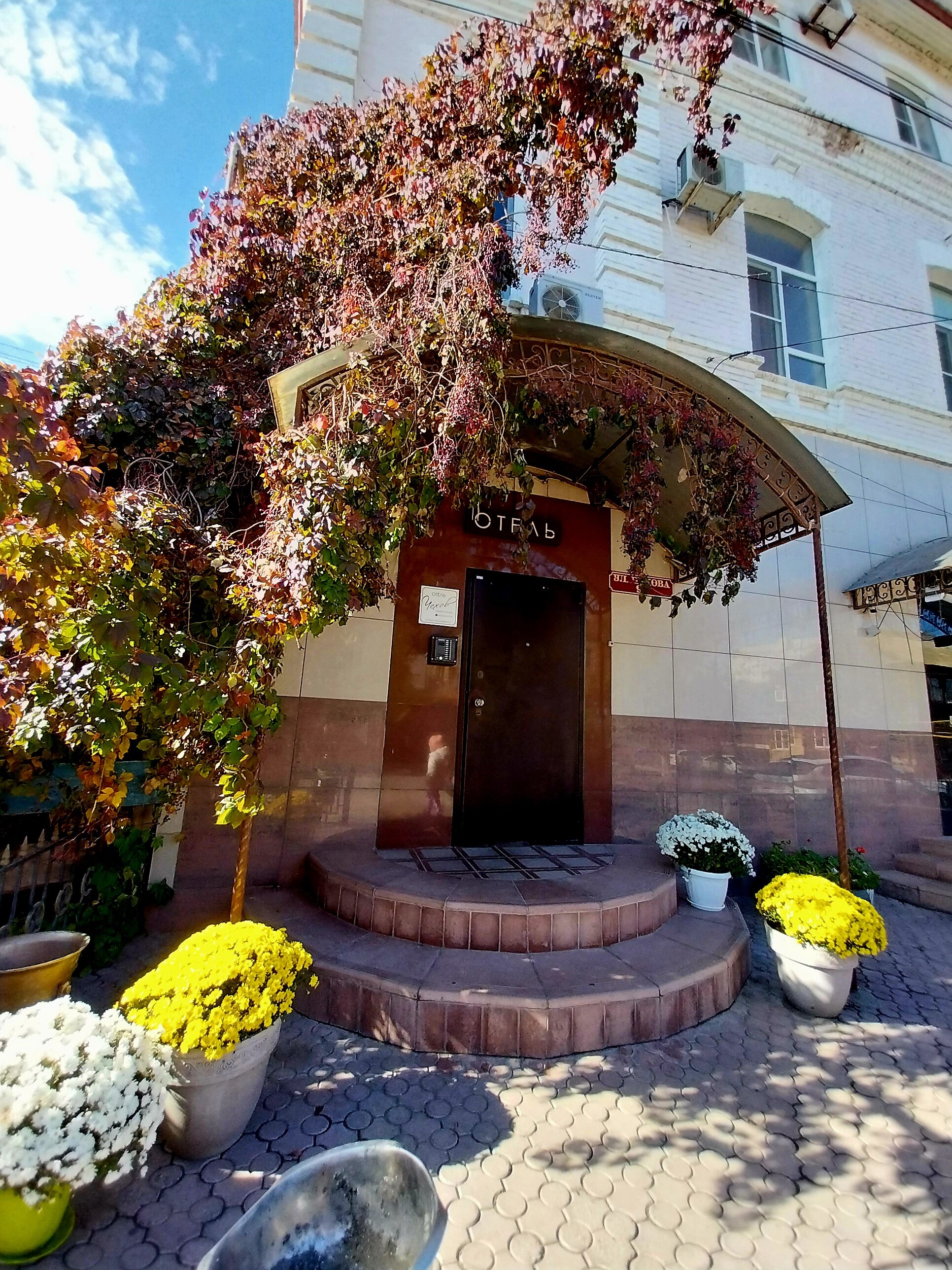 Фото отеля 2