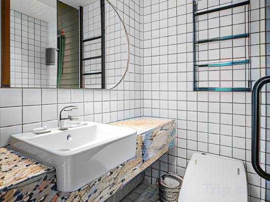 Фото Hotel The Castle 2