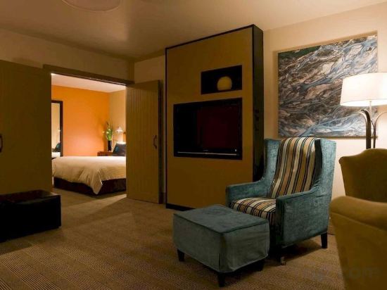 Фото Hotel St. Moritz Queenstown