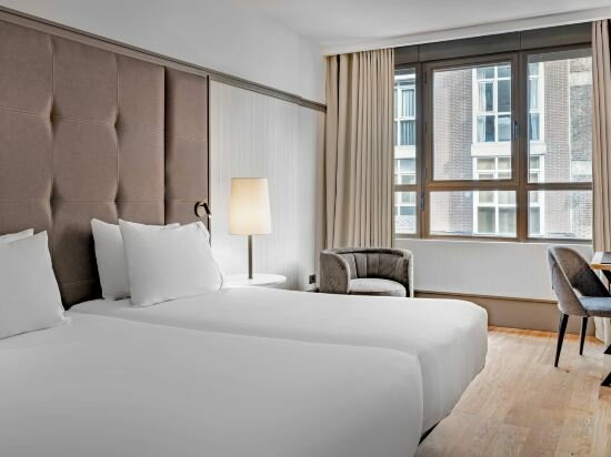 Фото Ac Hotel Avenida de América by Marriott