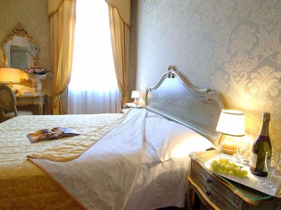 Фото Hotel Canal