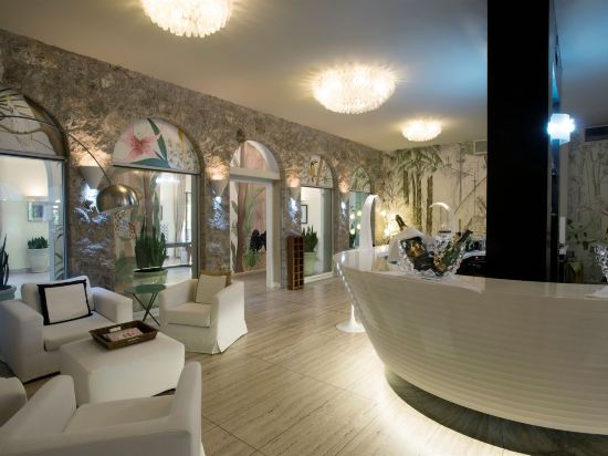 Фото Augustus Hotel & Resort