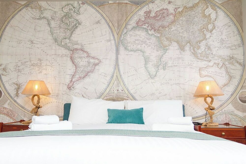 Фото The Captain Cook Hotel