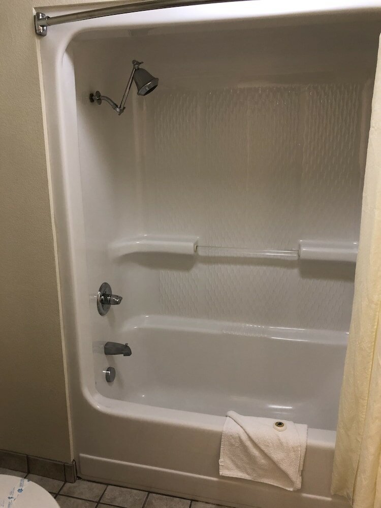 Фото Cloverdale Wine Country Inn & Suites