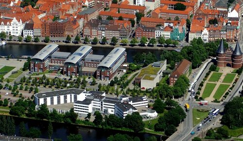 Внешний вид отеля Park Inn by Radisson Lübeck в Лю́беке, фото 3