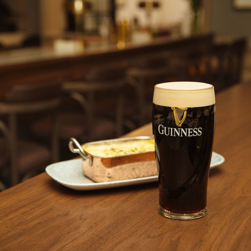 Фото Merrion Row Hotel and Public House