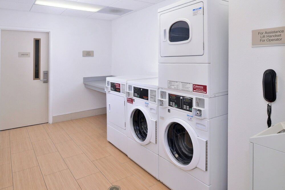 Фото SpringHill Suites by Marriott Corona Riverside