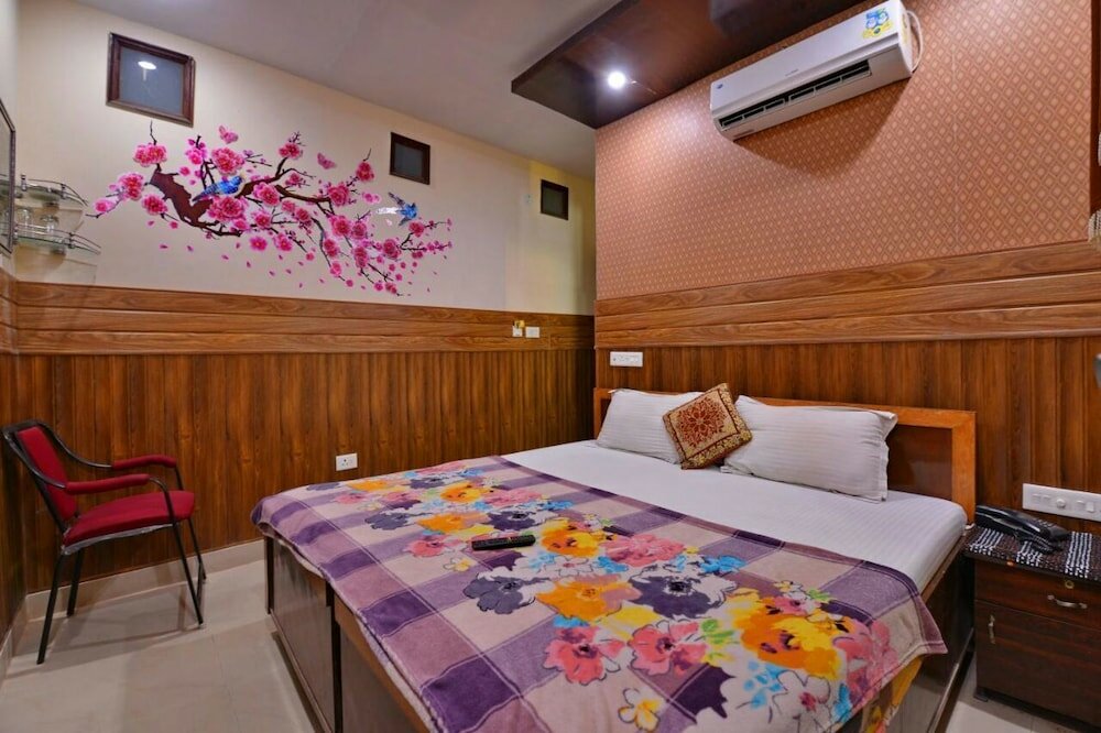 Фото Hotel Dharam Villa