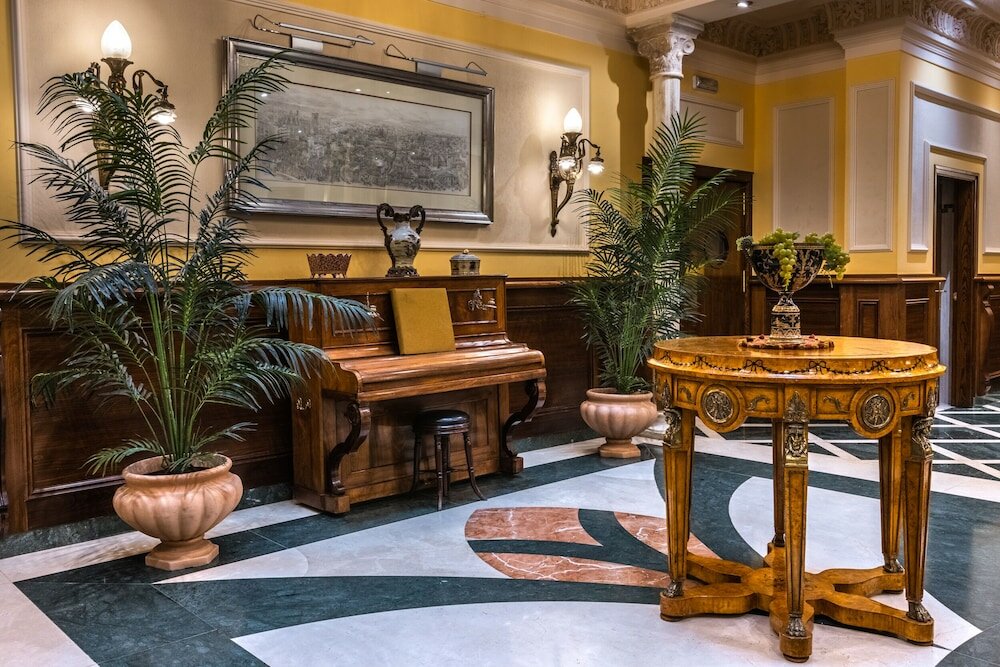 Фото Отель Reina Cristina