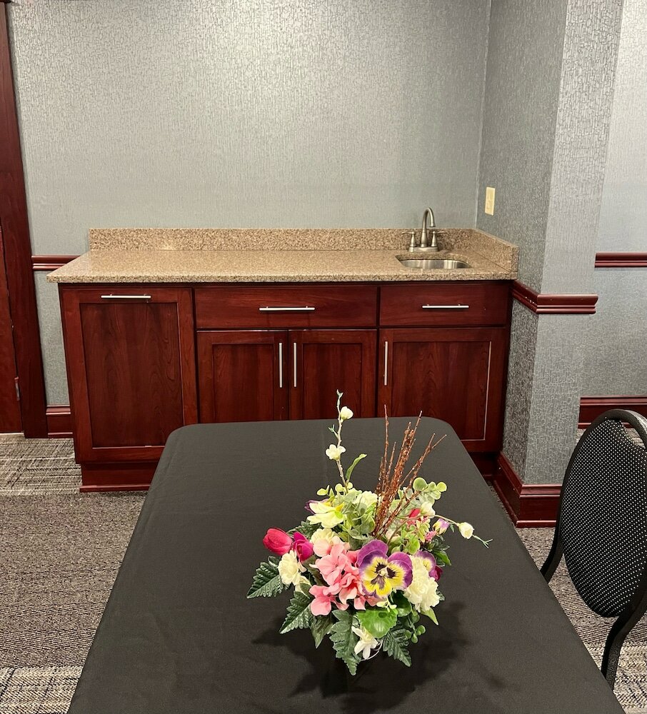 Фото Fireside Inn & Suites