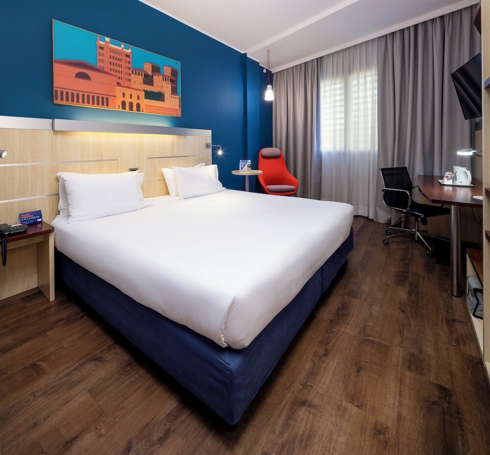 Фото Holiday Inn Express Parma