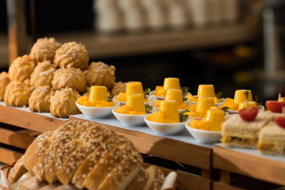 Фото Shenzhen New World Metro Grand Hotel