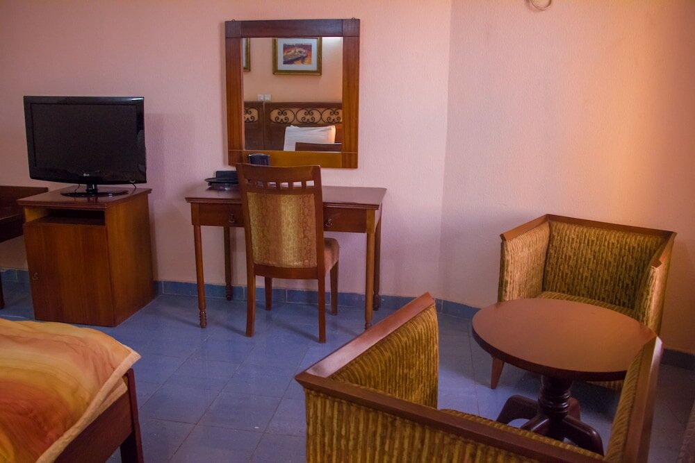 Фото Heritage House Square Hotel