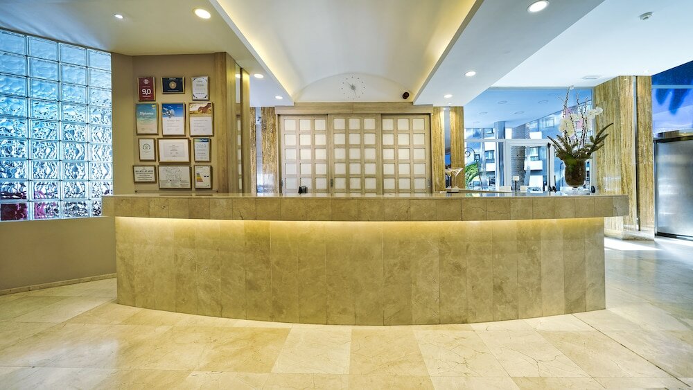 Фото Отель Bull Reina Isabel & Spa