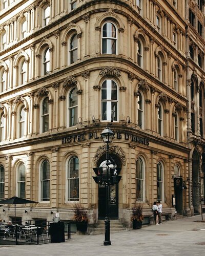 Внешний вид отеля Hôtel Place d'Armes в Монреале, фото 1