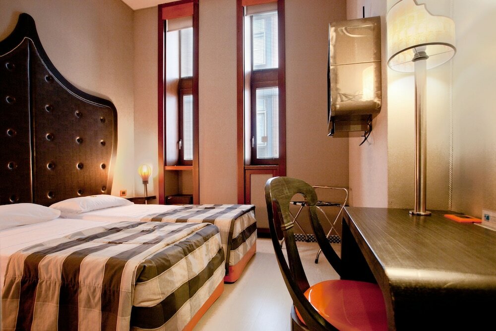 Фото Orange Hotel