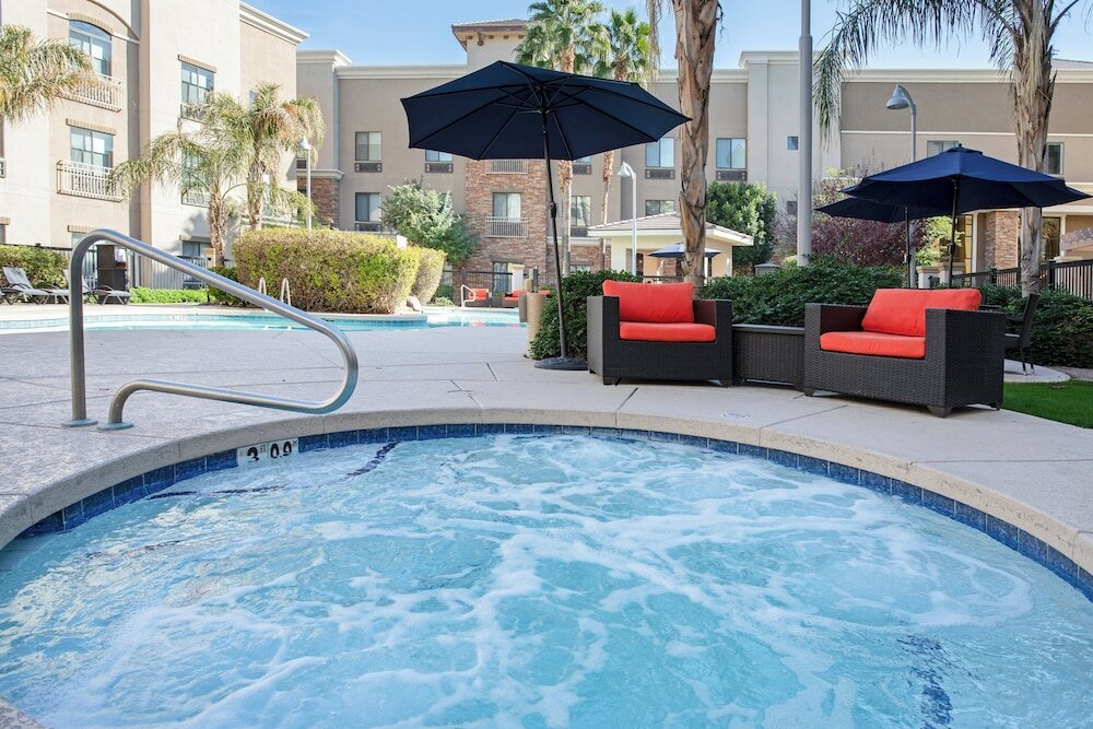 Фото Holiday Inn Express & Suites Phoenix - Glendale Sports Dist, an Ihg Hotel