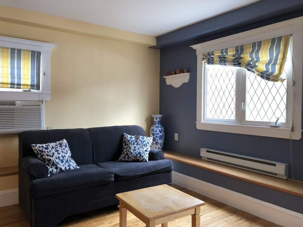 Фото Leaside Manor by The Leaside Group