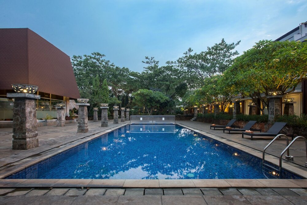 Фото Oakwood Hotel & Apartments Taman Mini Jakarta