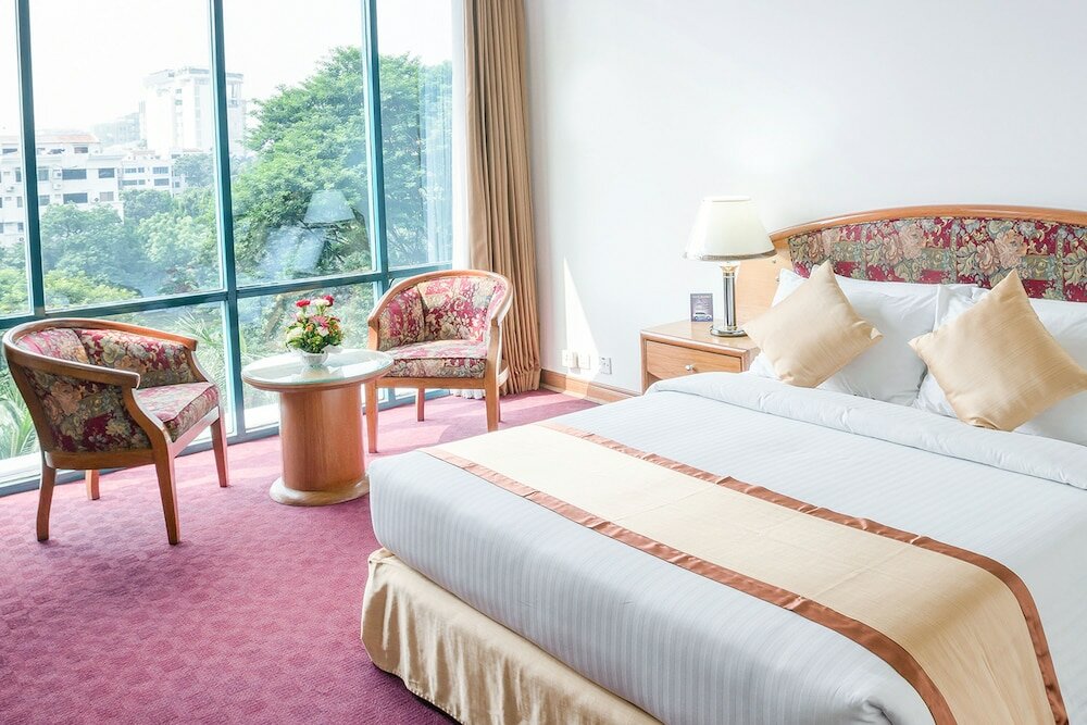 Фото Lake Castle